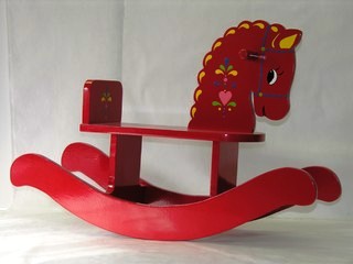 סוס עץ אדום- סוס עץ נדנדה לילדים